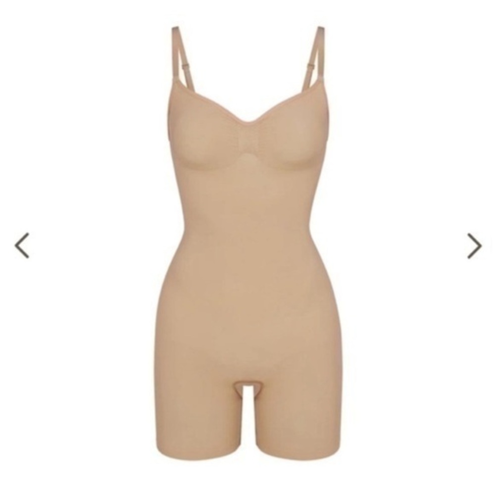 SKIMS SEAMLESS SCULPT MID THIGH BODYSUIT CLAY SMALL